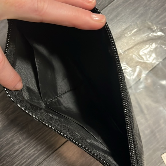 NWT Fireproof zip bag - Picture 5 of 6